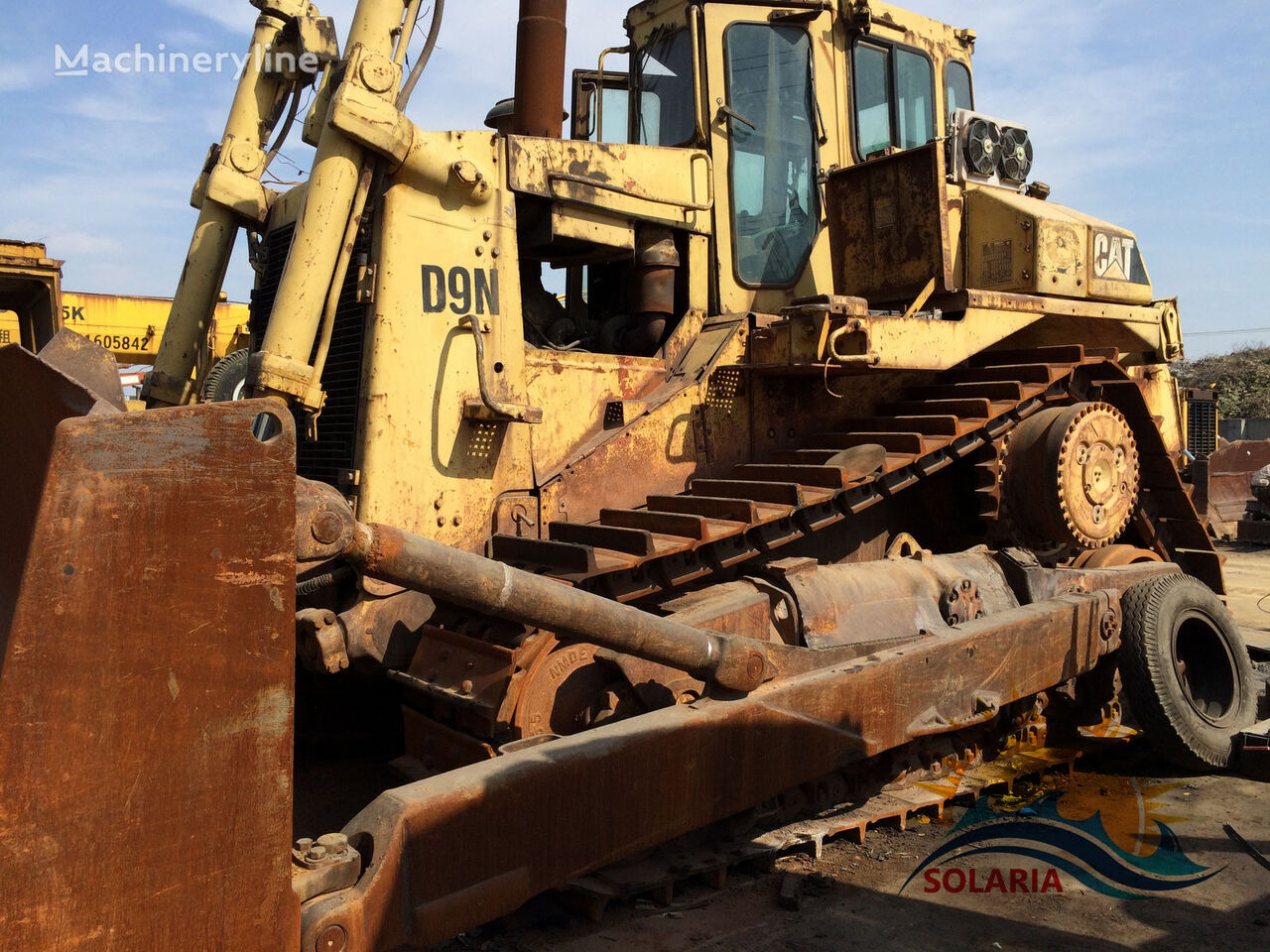 Caterpillar D9N bulldozer