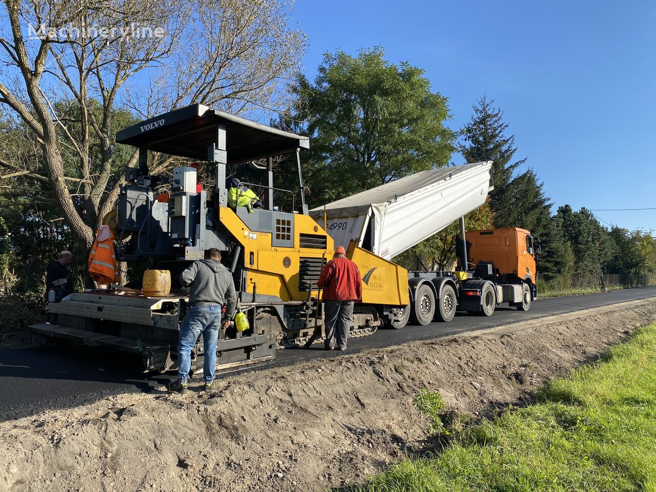 Volvo-ABG 8820 extendedora de cadenas