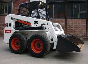Bobcat S130 minicargadora