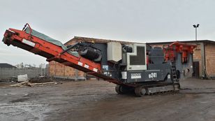 SANDVIK QJ 241 planta trituradora móvil